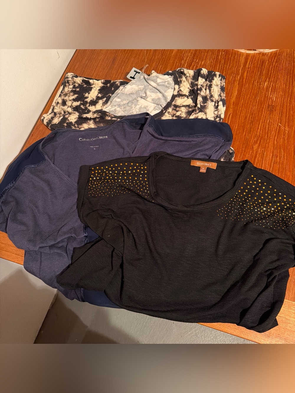 Women’s Tops T-shirts Lot Of 3 Sizes XL And M Short Sleeve Round Neck